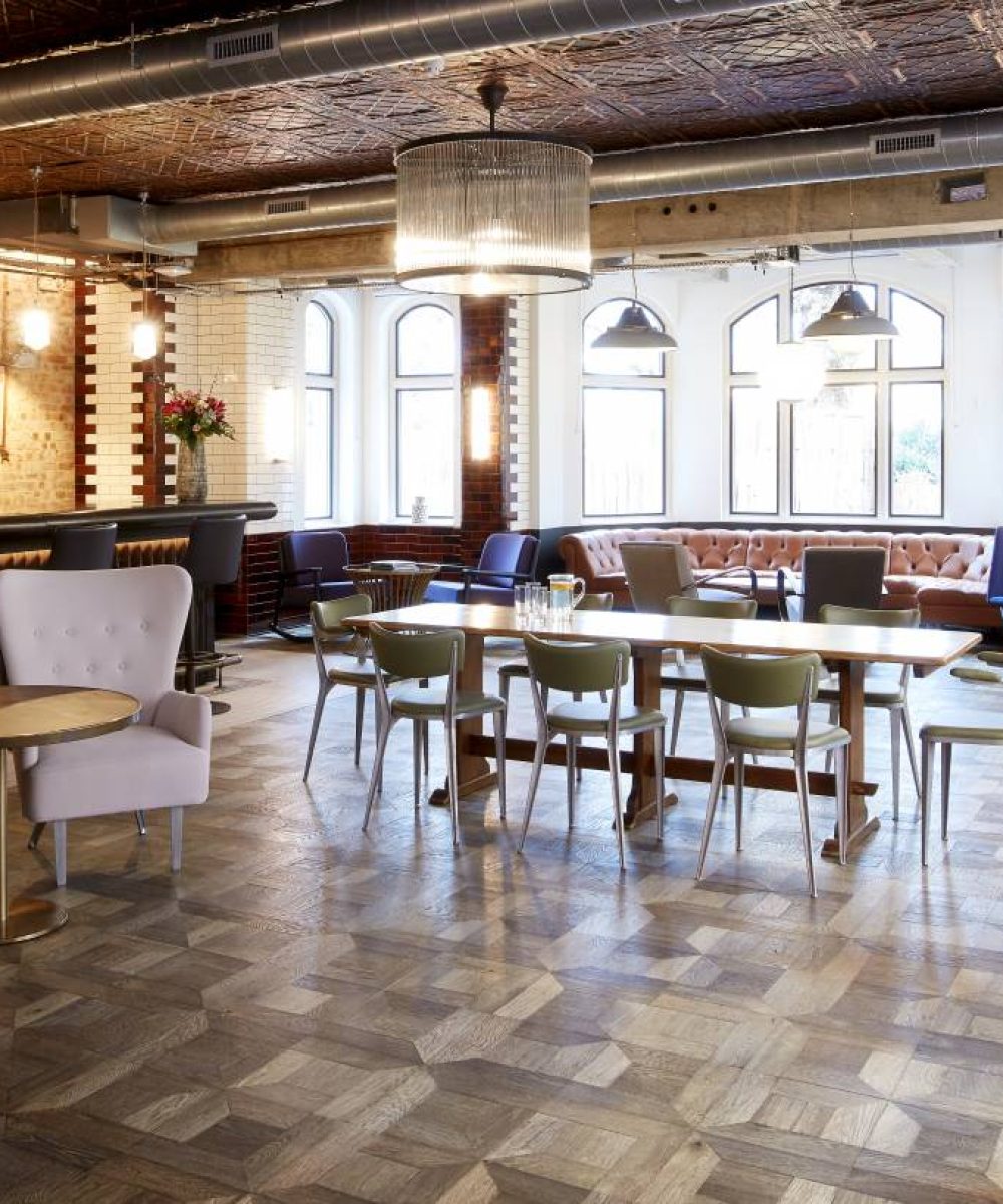 ba3-race-furniture-ernest-race2