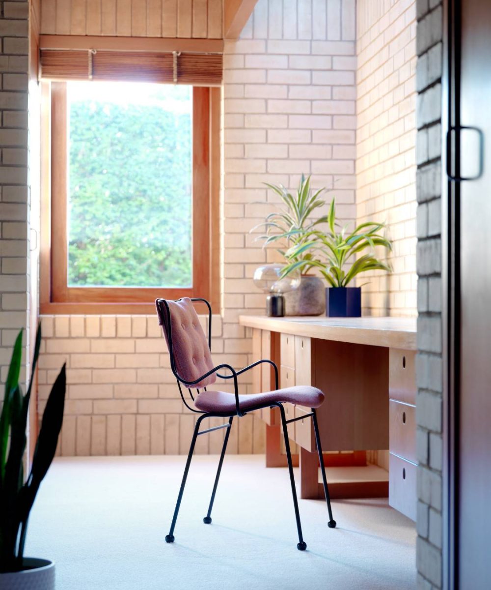 Antelope-race-furniture-ernest-race26