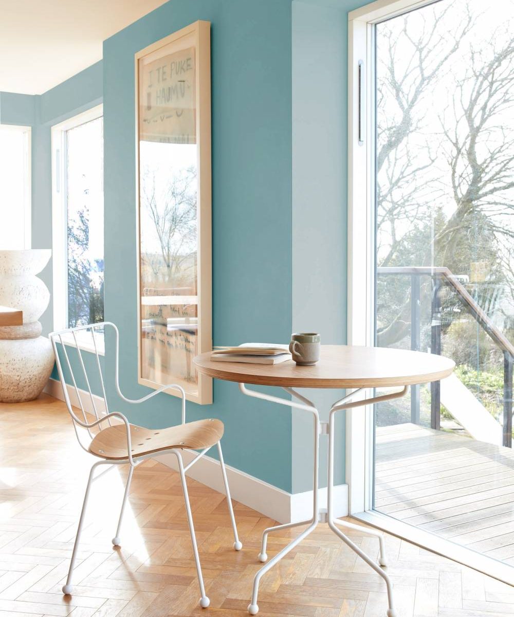 Antelope-race-furniture-ernest-race24